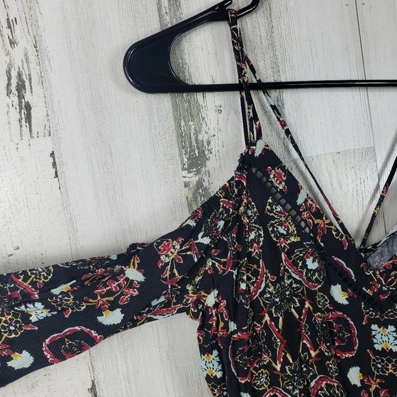 Kendall and Kylie cold shoulder strappy romper women's size small - Picture 3 of 15